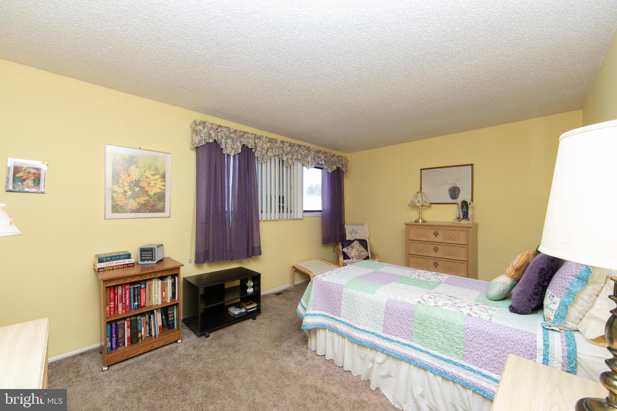 29 Chiswick Drive Lindenwold, NJ 08021 - Photo 21 of 26 a bedroom with a bed furniture and a book shelf