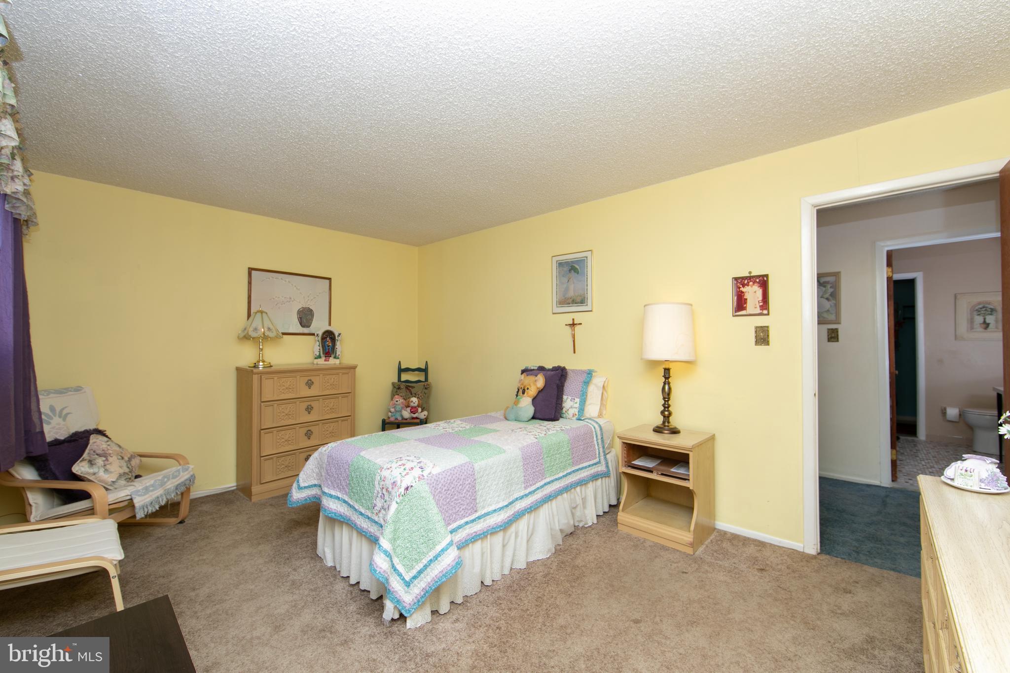 29 Chiswick Drive Lindenwold, NJ 08021 - Photo 22 of 26 a bedroom with a bed and a table in it