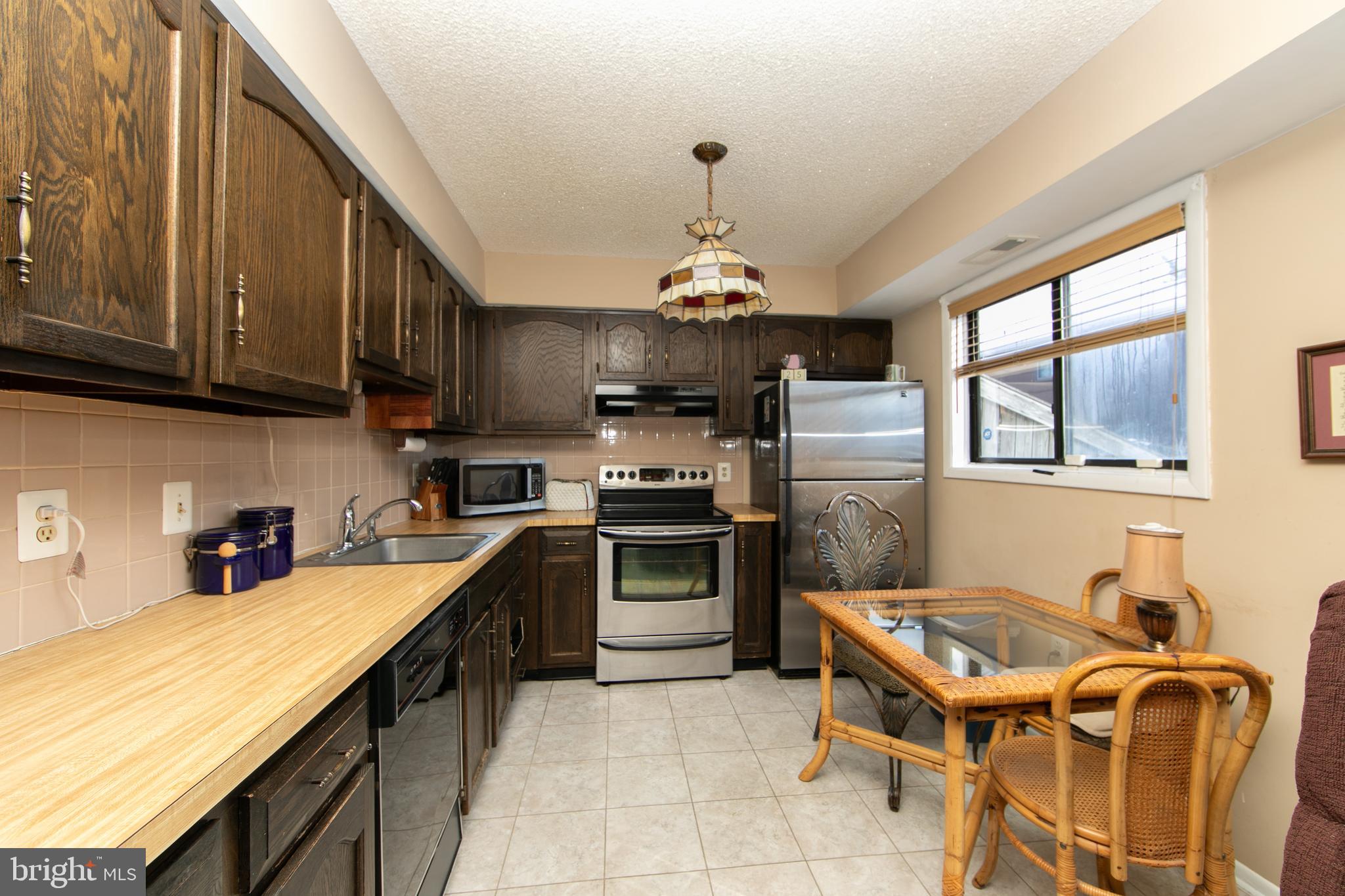 29 Chiswick Drive Lindenwold, NJ 08021 - Photo 8 of 26 a kitchen with cabinets and appliances