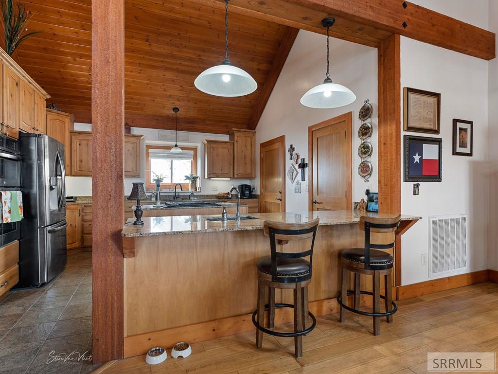 28 Lost Valley Road Salmon, ID 83467 - Photo 35 of 74 Breakfast Bar