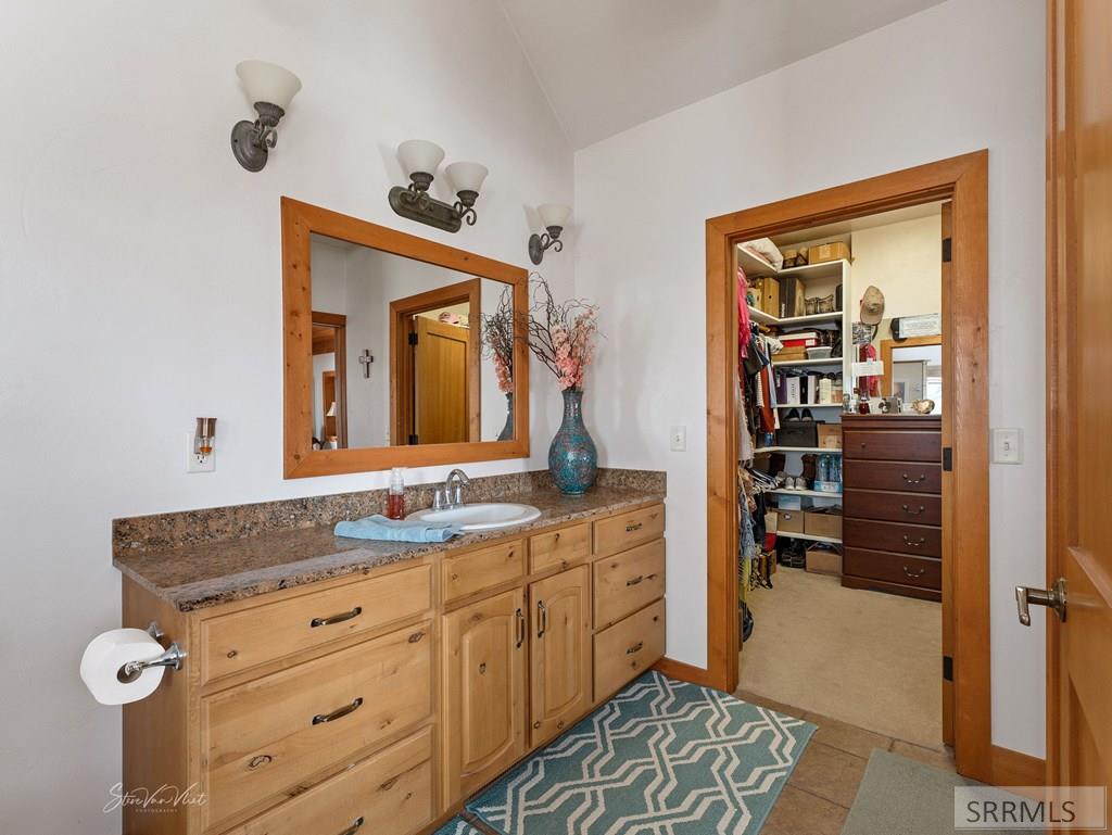 28 Lost Valley Road Salmon, ID 83467 - Photo 50 of 74 Primary Bathroom