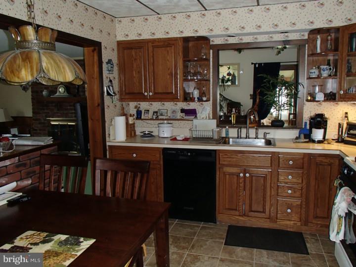 680 Locust Road Warminster, PA 18974 - Photo 2 of 25 Gallery Image 2