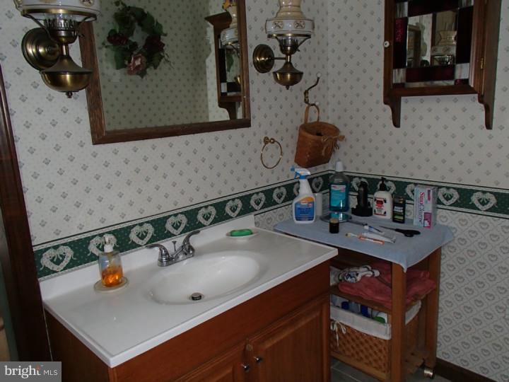 680 Locust Road Warminster, PA 18974 - Photo 13 of 25 Gallery Image 13