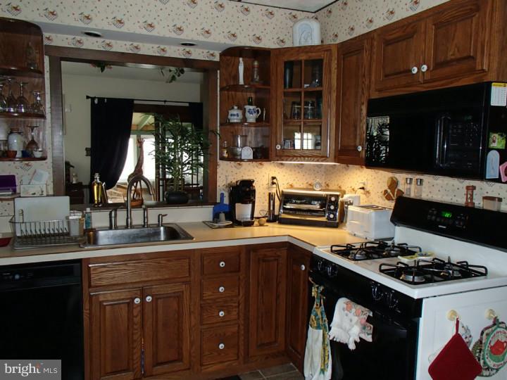 680 Locust Road Warminster, PA 18974 - Photo 3 of 25 Gallery Image 3