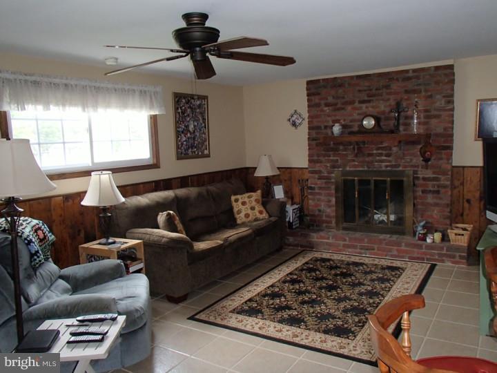 680 Locust Road Warminster, PA 18974 - Photo 9 of 25 Gallery Image 9