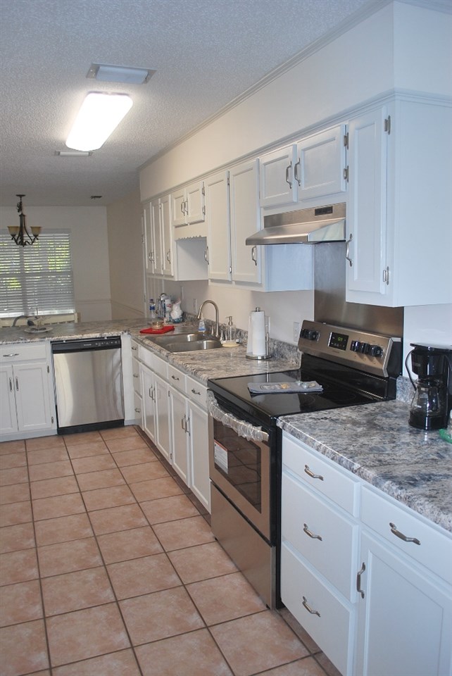142 Robbins Boulevard Daphne, AL 36526 - Photo 28 of 39 Kitchen