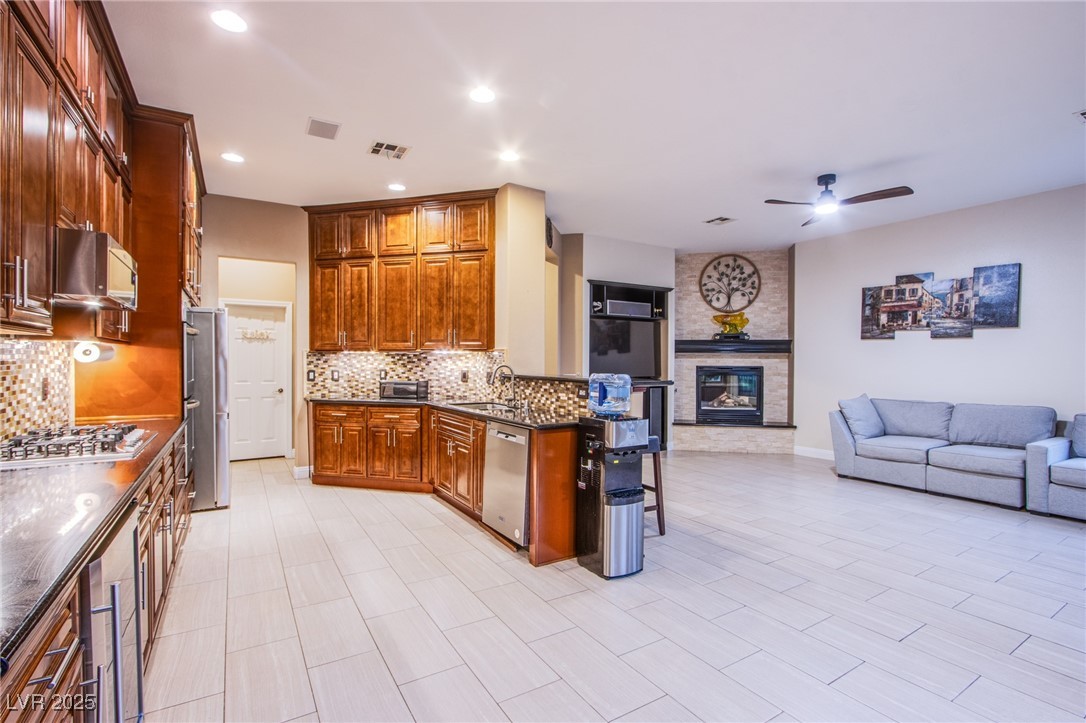 2279 Pacini Court Henderson, NV 89052 - Photo 14 of 46