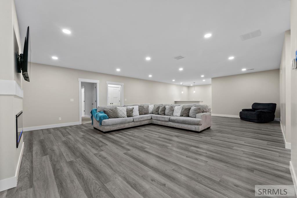 5525 Klamath Fls Street Ammon, ID 83401 - Photo 46 of 78