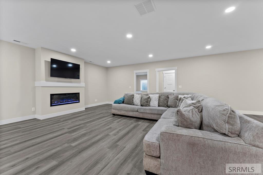 5525 Klamath Fls Street Ammon, ID 83401 - Photo 47 of 78