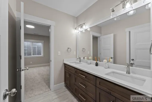 $999,000 | 5525 Klamath Fls Street, Ammon, ID 83401