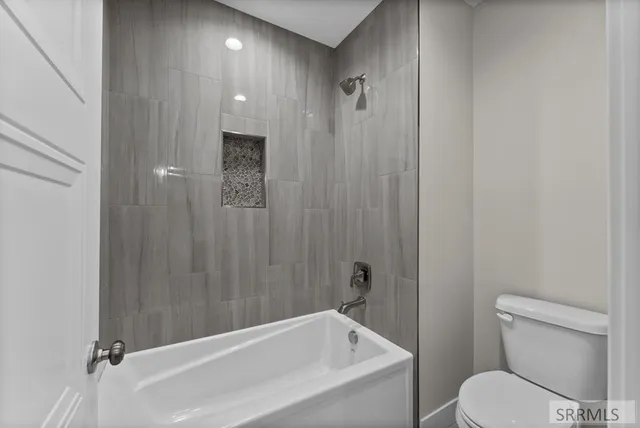 $999,000 | 5525 Klamath Fls Street, Ammon, ID 83401