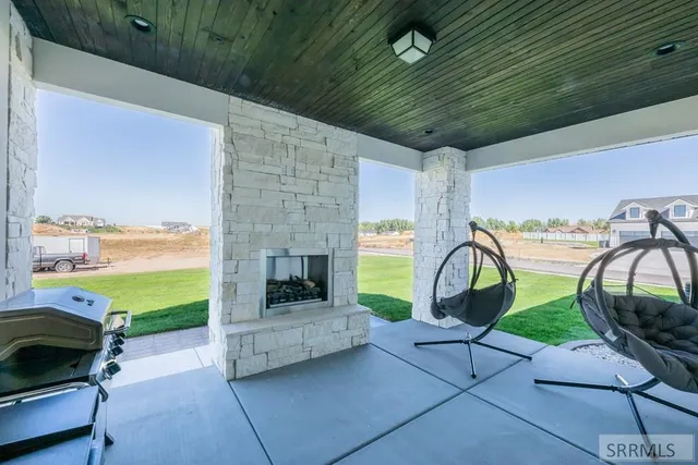 $999,000 | 5525 Klamath Fls Street, Ammon, ID 83401