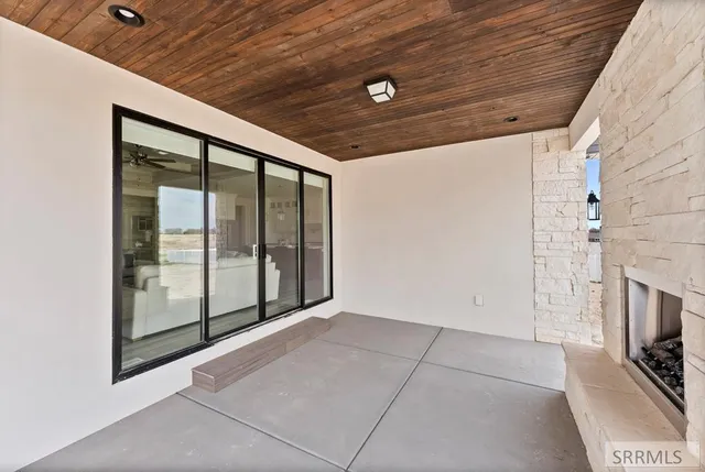 $999,000 | 5525 Klamath Fls Street, Ammon, ID 83401