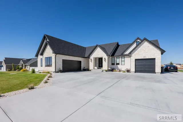 $999,000 | 5525 Klamath Fls Street, Ammon, ID 83401