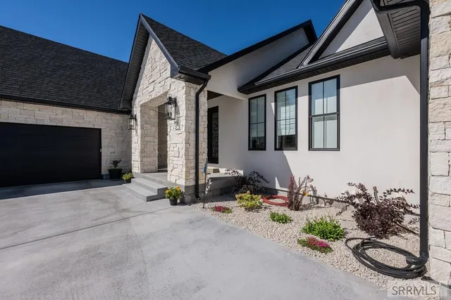 $999,000 | 5525 Klamath Fls Street, Ammon, ID 83401