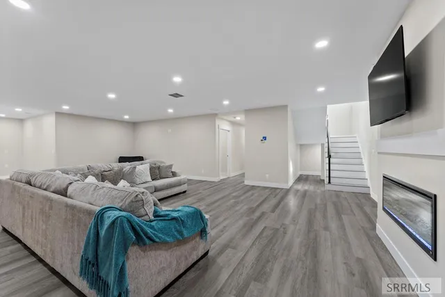 $999,000 | 5525 Klamath Fls Street, Ammon, ID 83401