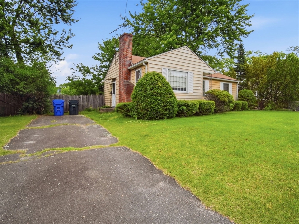 40 West Canton Circle Springfield, MA 01104 - Photo 2 of 25