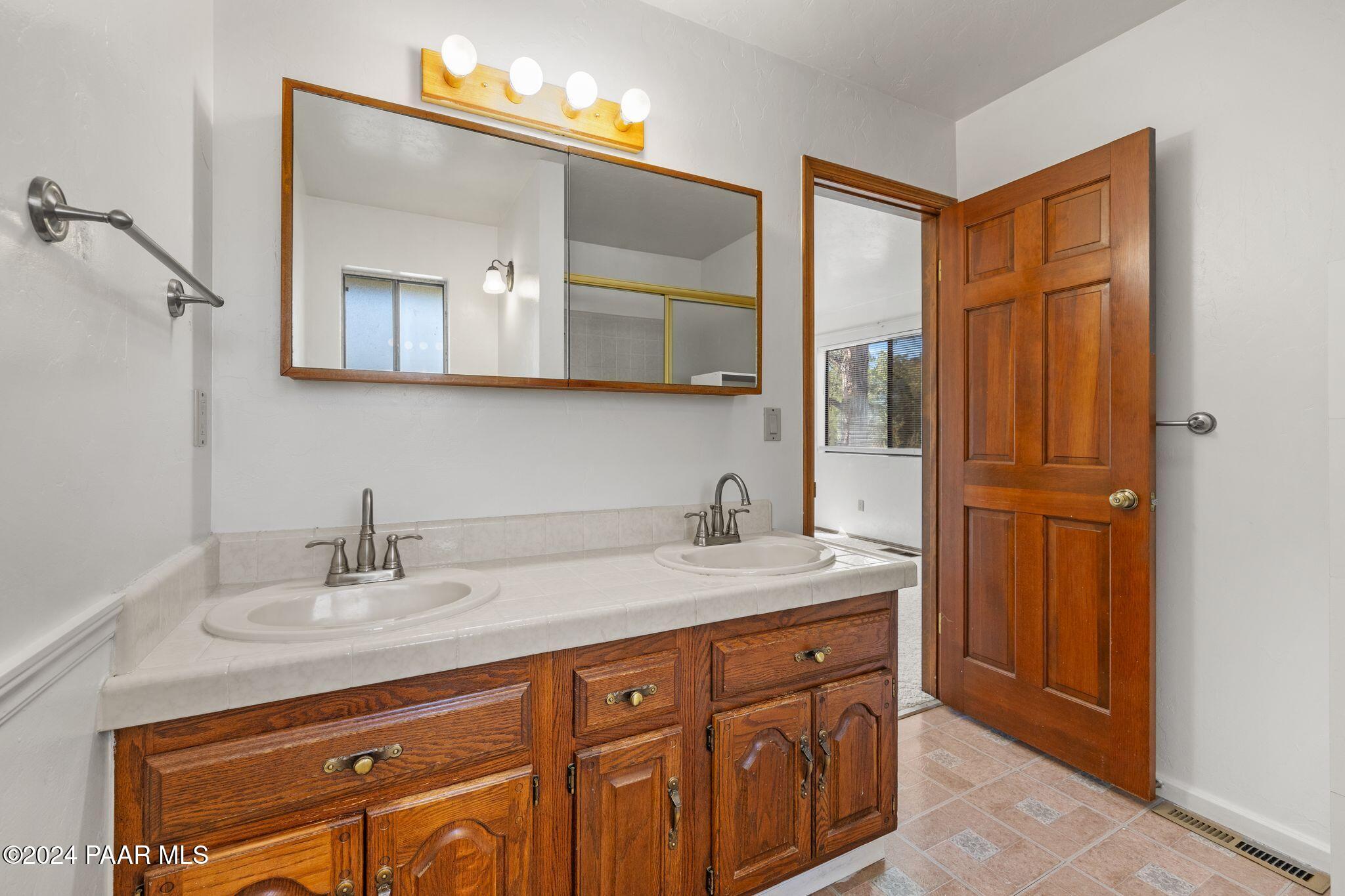 1825 Copper Basin Road Prescott, AZ 86303 - Photo 14 of 43 Primary Bath