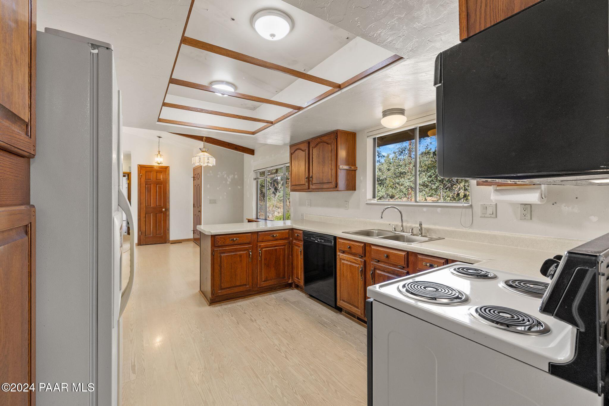 1825 Copper Basin Road Prescott, AZ 86303 - Photo 9 of 43 Kitchen