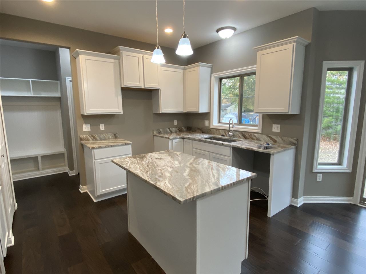 3174 Emmons Avenue Rochester, MI 48307 - Photo 6 of 43 50011314-5.JPG