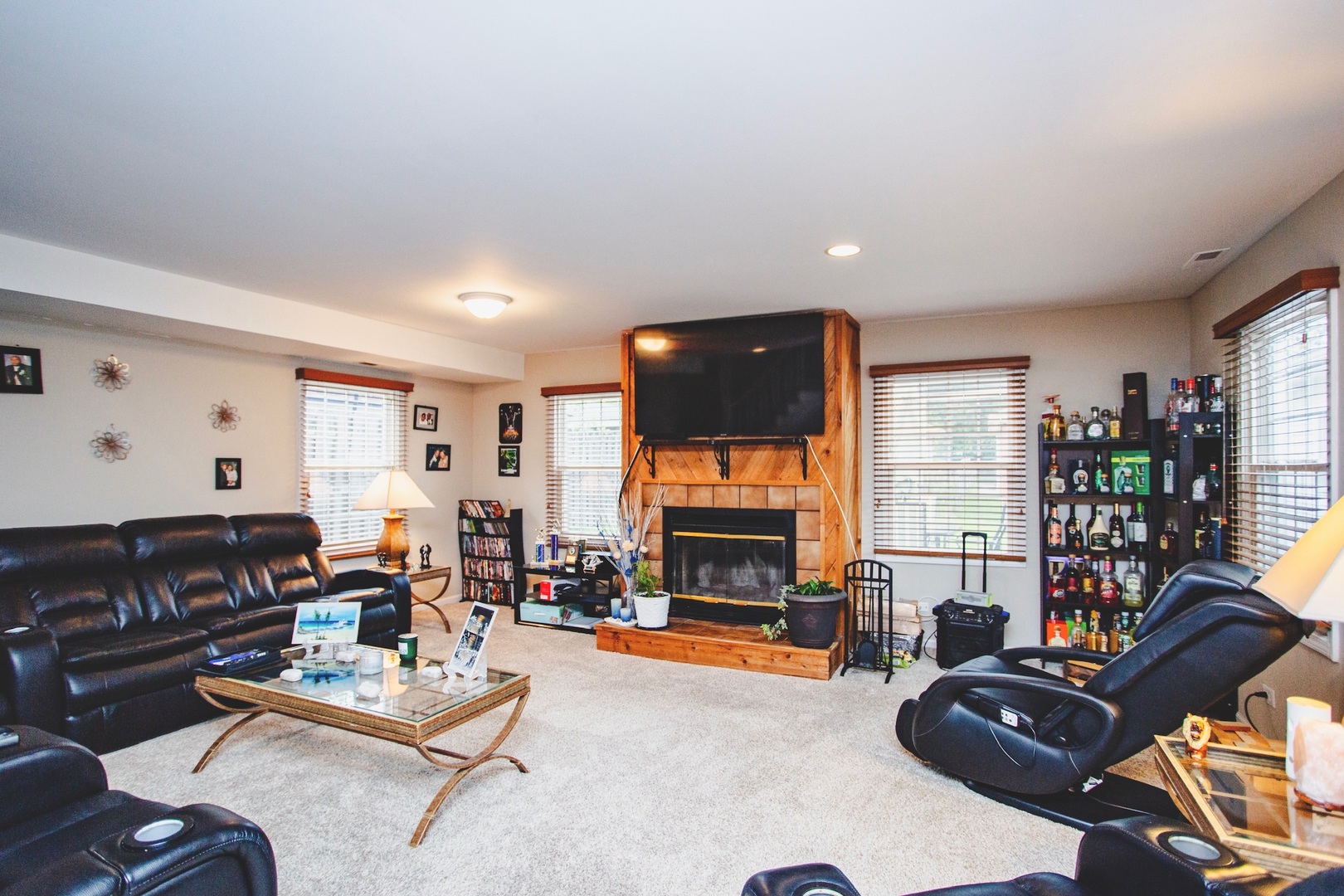 726 South Dennis Road Wheeling, IL 60090 - Photo 12 of 27 Gallery Image 12