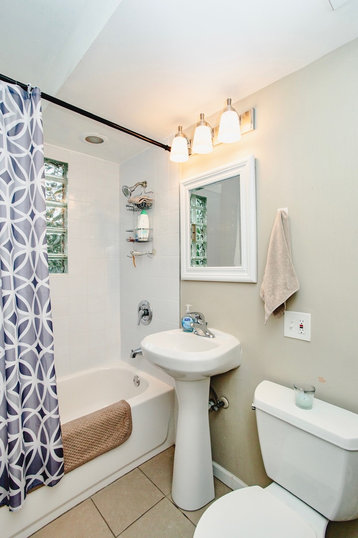 726 South Dennis Road Wheeling, IL 60090 - Photo 14 of 27 Gallery Image 14