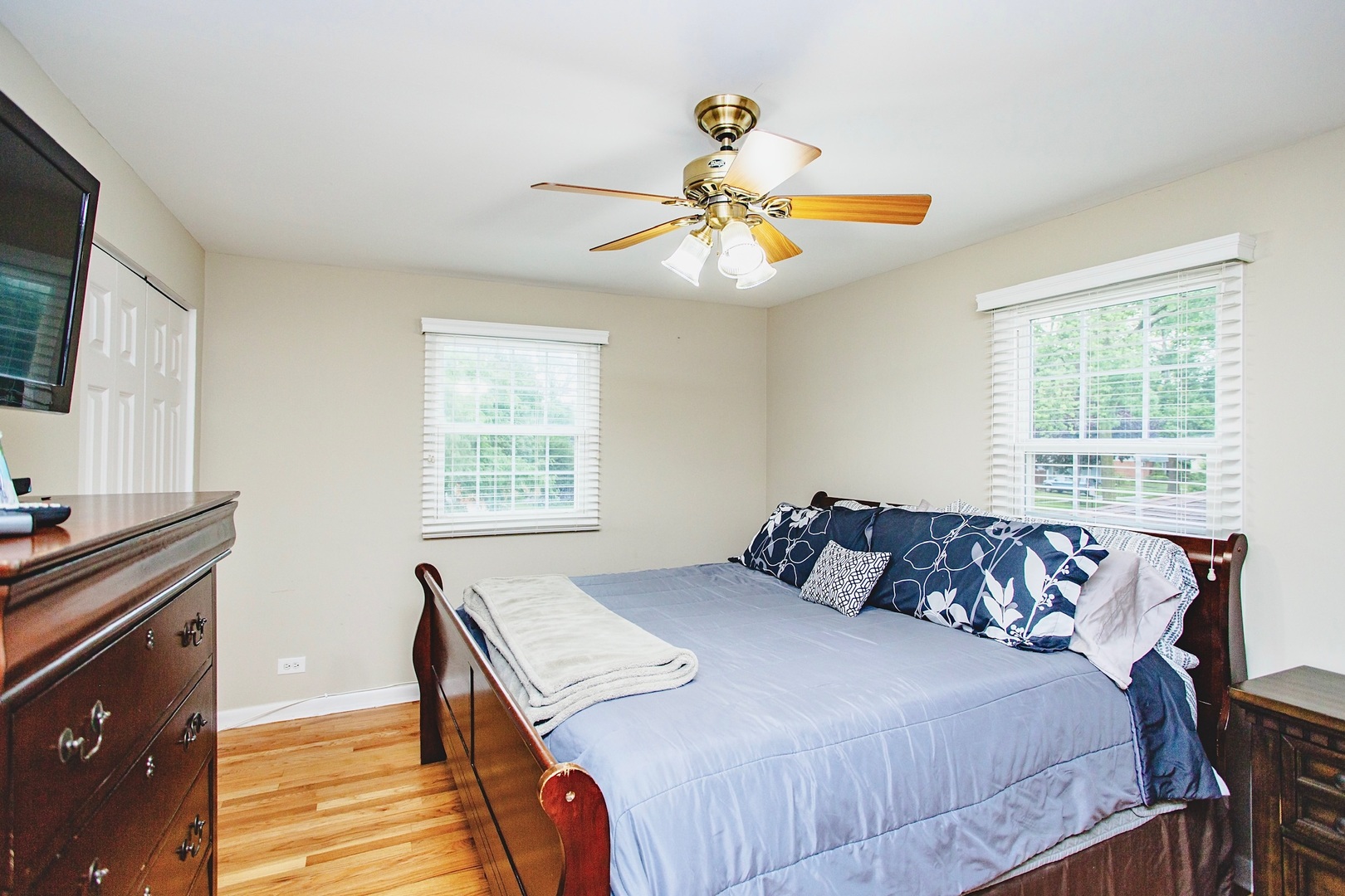 726 South Dennis Road Wheeling, IL 60090 - Photo 18 of 27 Gallery Image 18