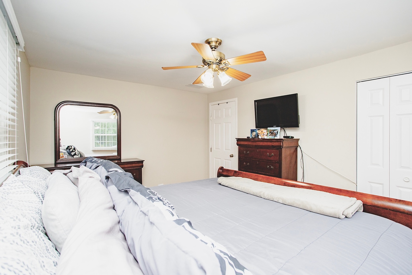 726 South Dennis Road Wheeling, IL 60090 - Photo 19 of 27 Gallery Image 19