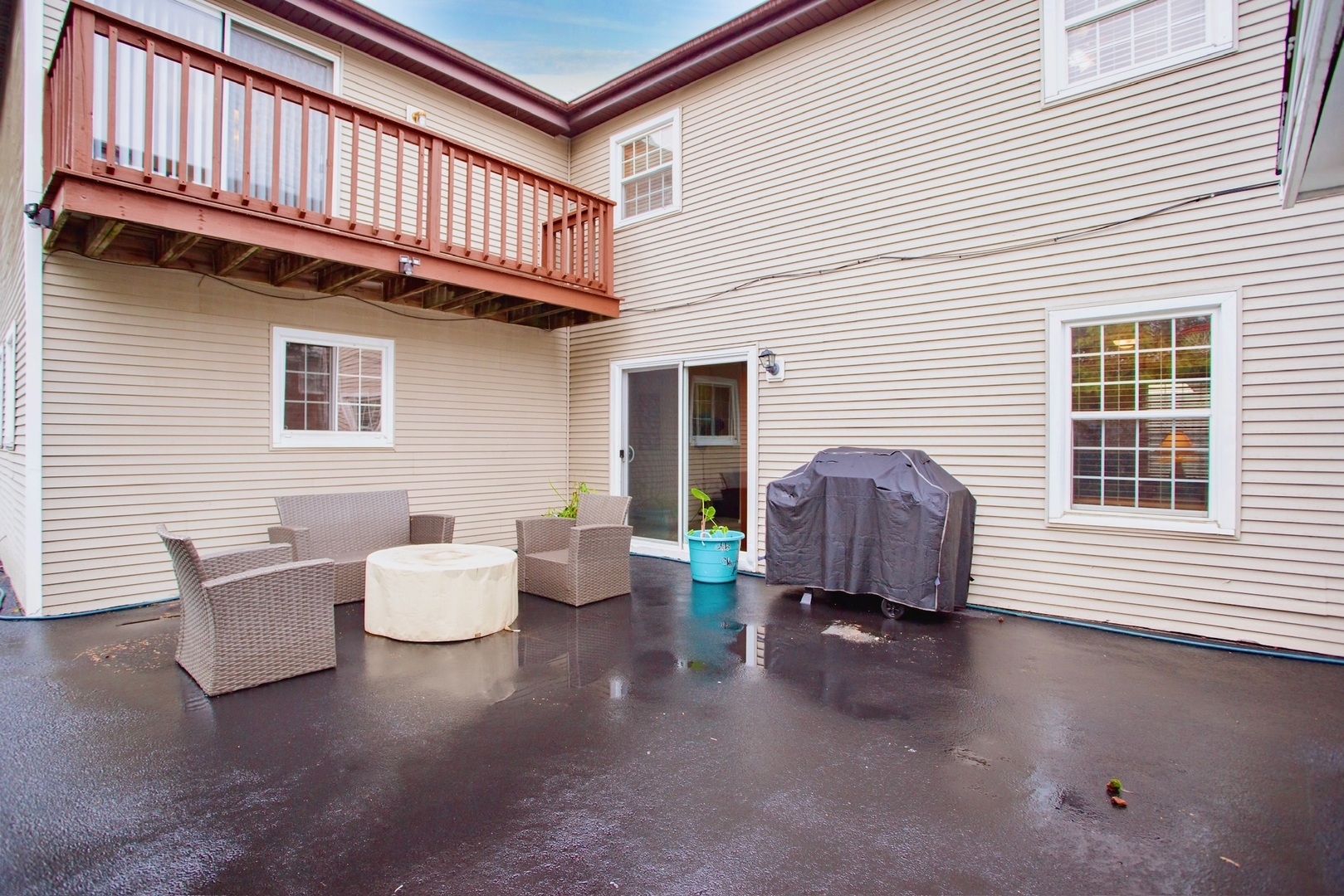 726 South Dennis Road Wheeling, IL 60090 - Photo 4 of 27 Gallery Image 4
