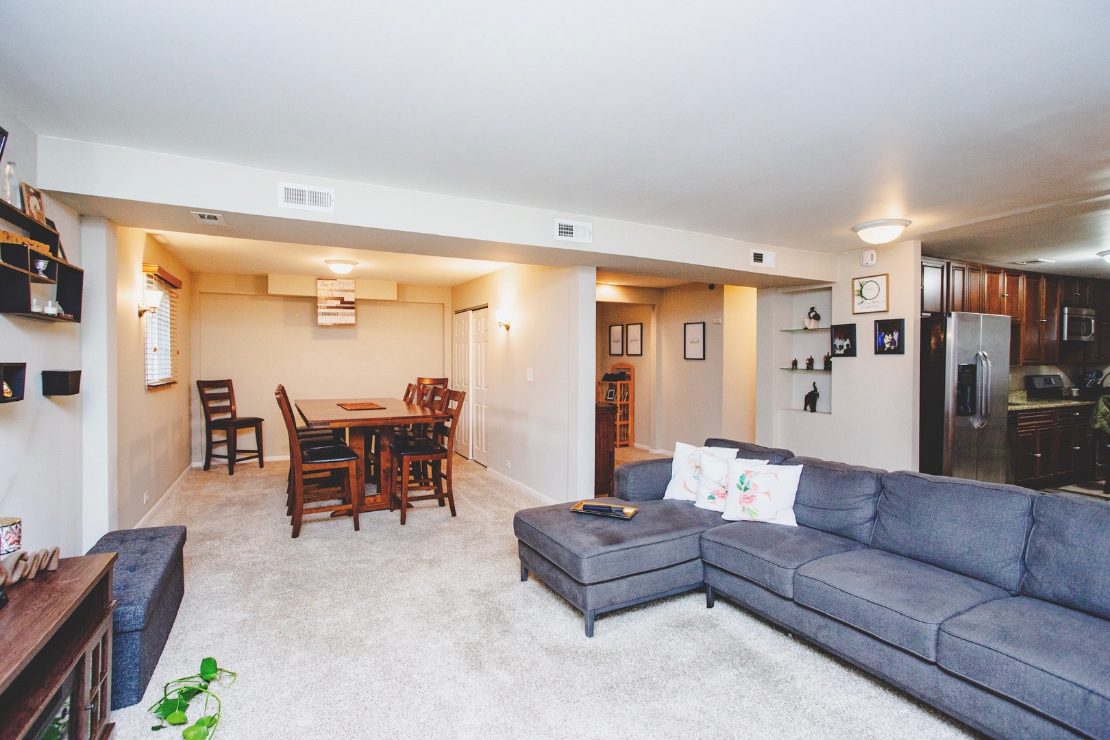 726 South Dennis Road Wheeling, IL 60090 - Photo 7 of 27 Gallery Image 7