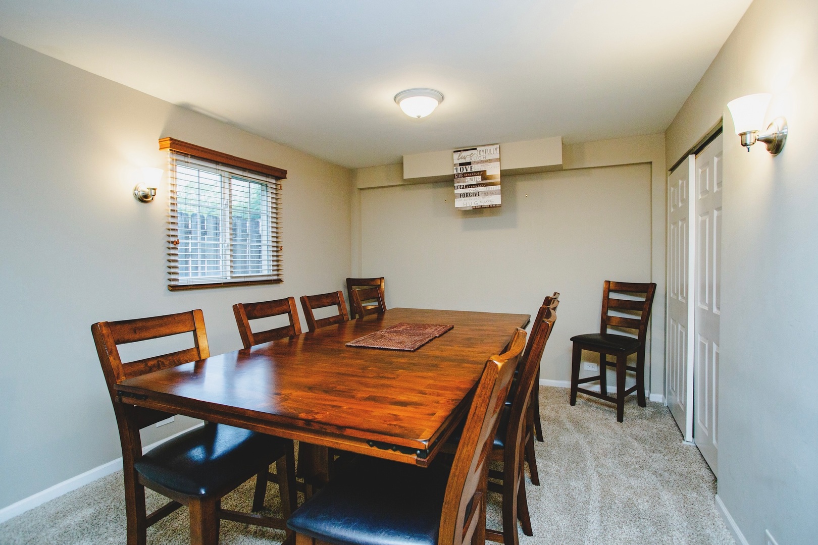 726 South Dennis Road Wheeling, IL 60090 - Photo 8 of 27 Gallery Image 8