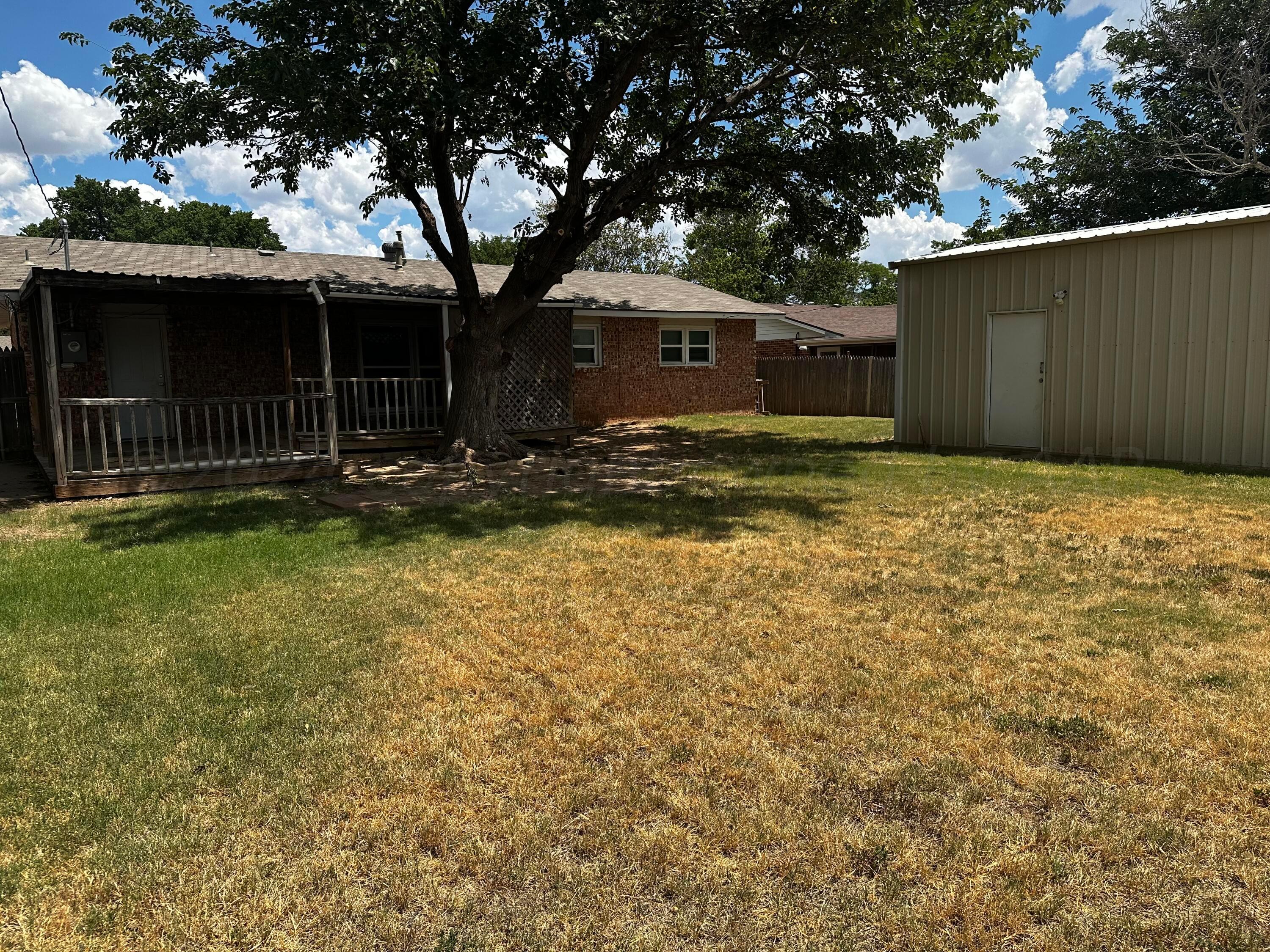 4209 Mesa Circle Amarillo, TX 79109 - Photo 8 of 9 a backyard of a house