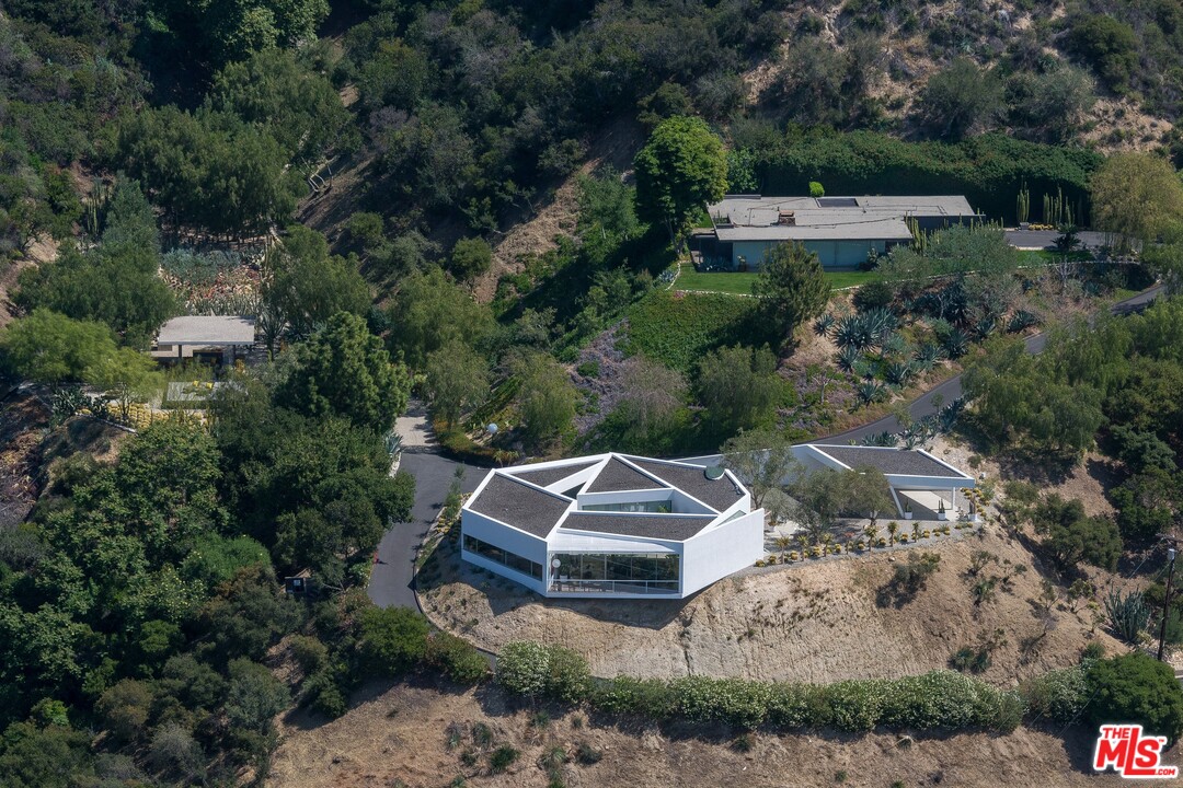 3947 Markridge Road La Crescenta, CA 91214 - Photo 2 of 54