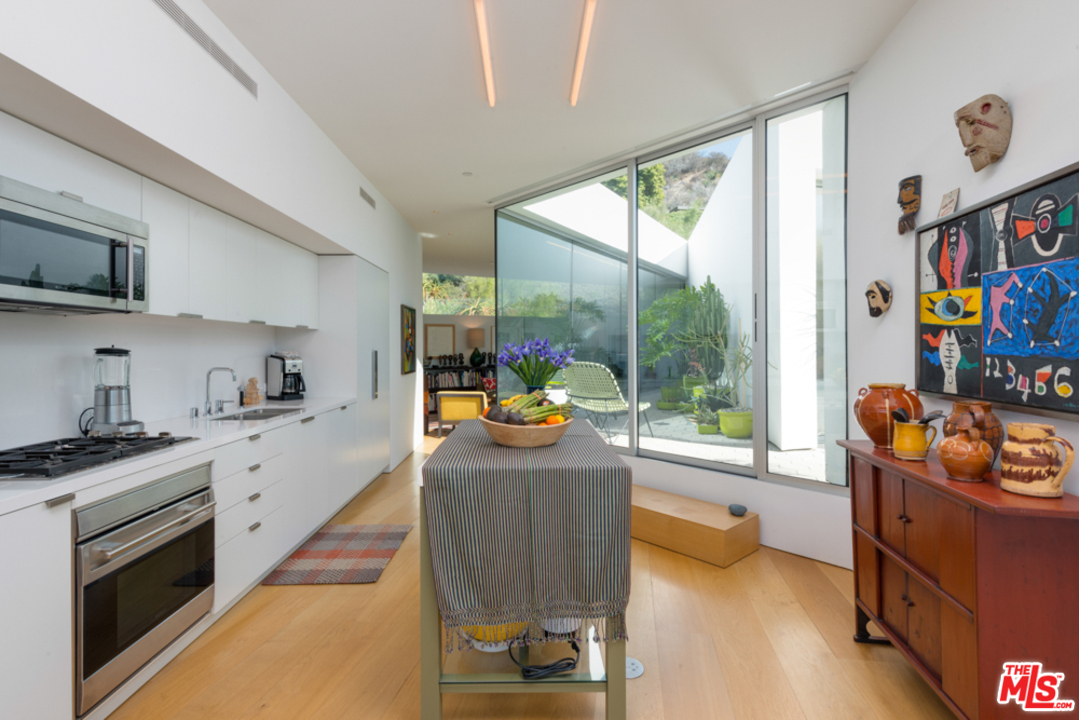 3947 Markridge Road La Crescenta, CA 91214 - Photo 15 of 54