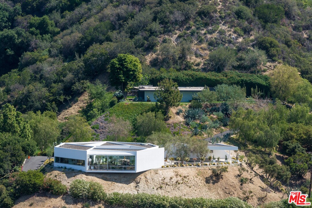 3947 Markridge Road La Crescenta, CA 91214 - Photo 3 of 54