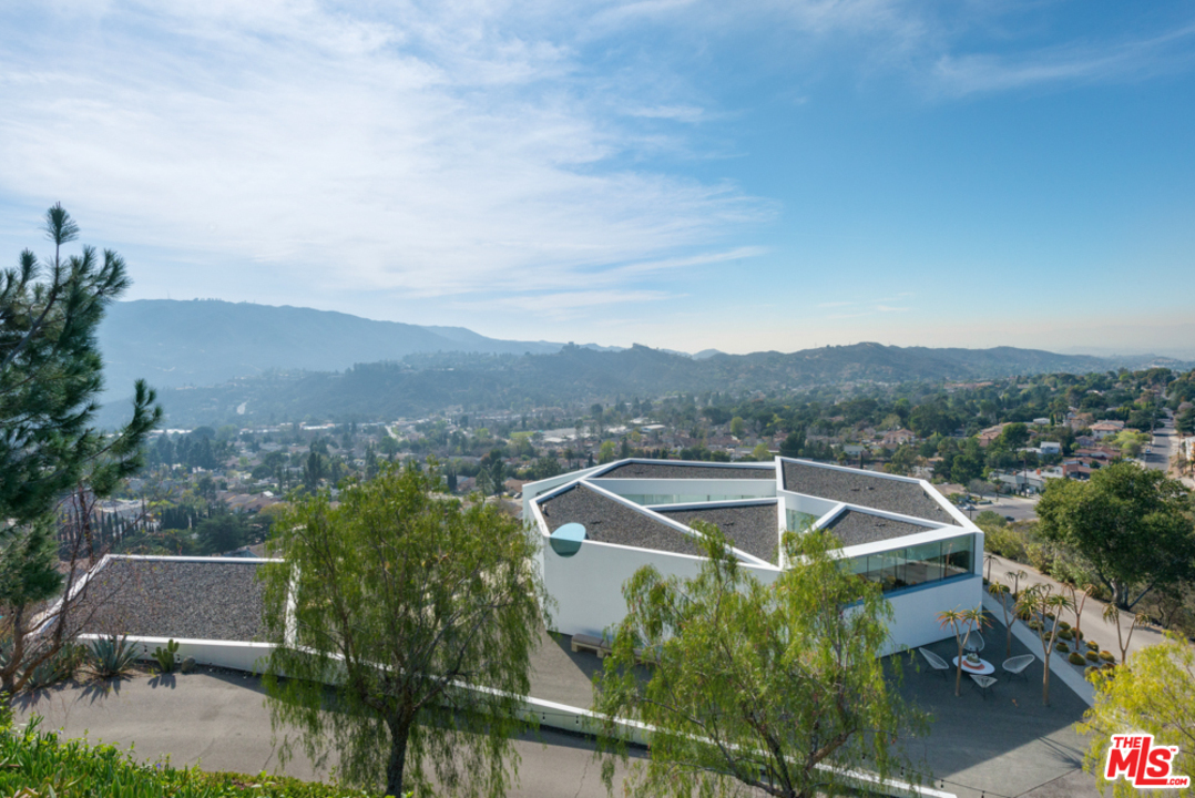 3947 Markridge Road La Crescenta, CA 91214 - Photo 4 of 54