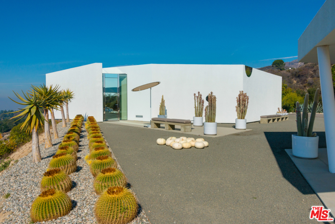 3947 Markridge Road La Crescenta, CA 91214 - Photo 5 of 54