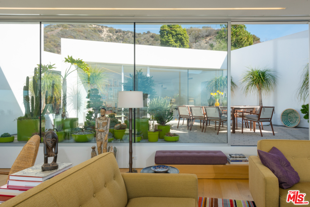 3947 Markridge Road La Crescenta, CA 91214 - Photo 10 of 54