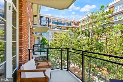 $1,025,000 | 6900 Fleetwood Road, Unit 415, McLean, VA 22101