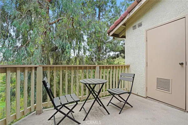 $385,000 | 5728 Oak Bend Lane, Unit 310, Oak Park, CA 91377