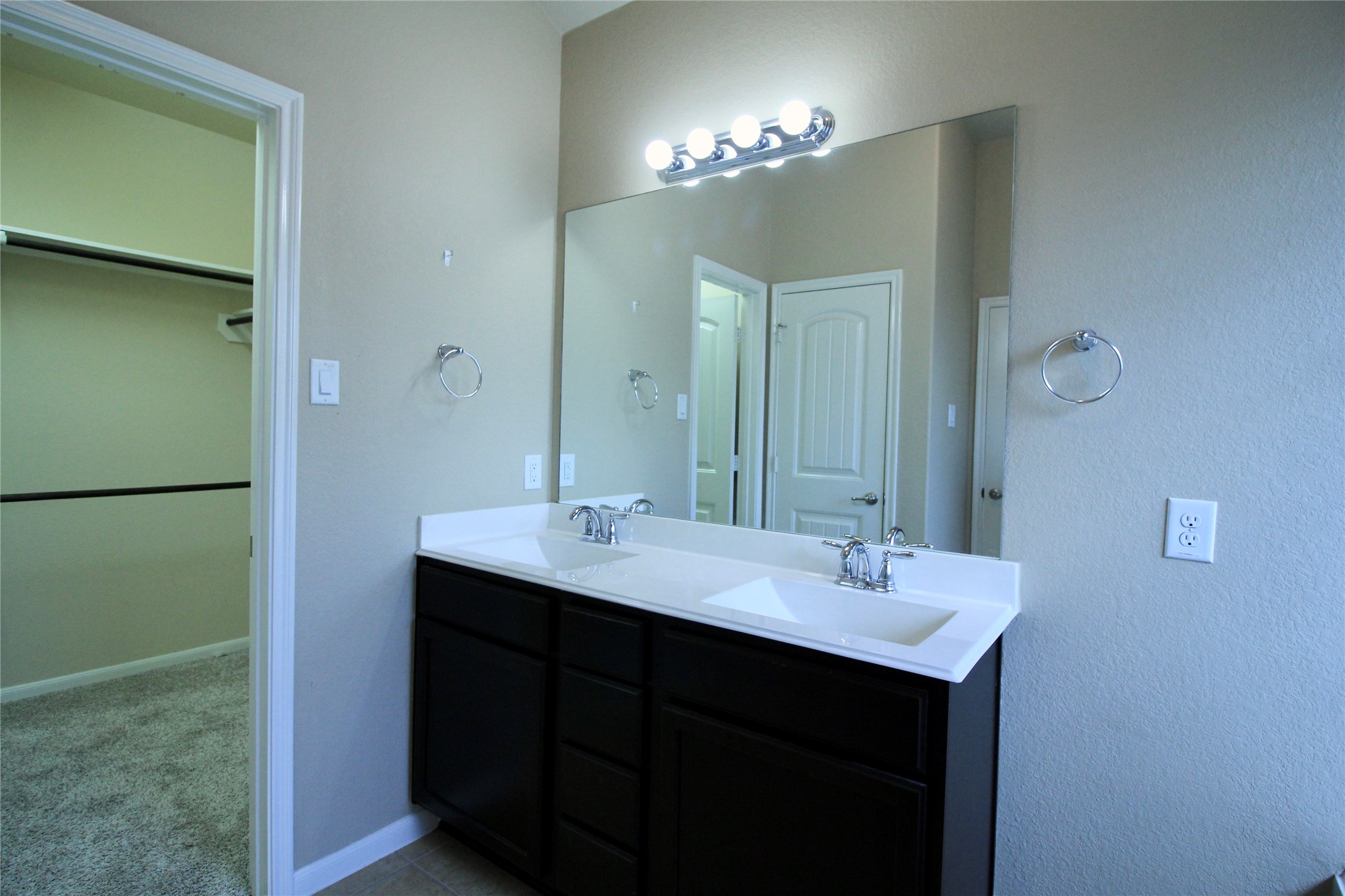 25311 Saddlebrook Ranch Drive Tomball, TX 77375 - Photo 15 of 30 Primary bathroom, double sinks.