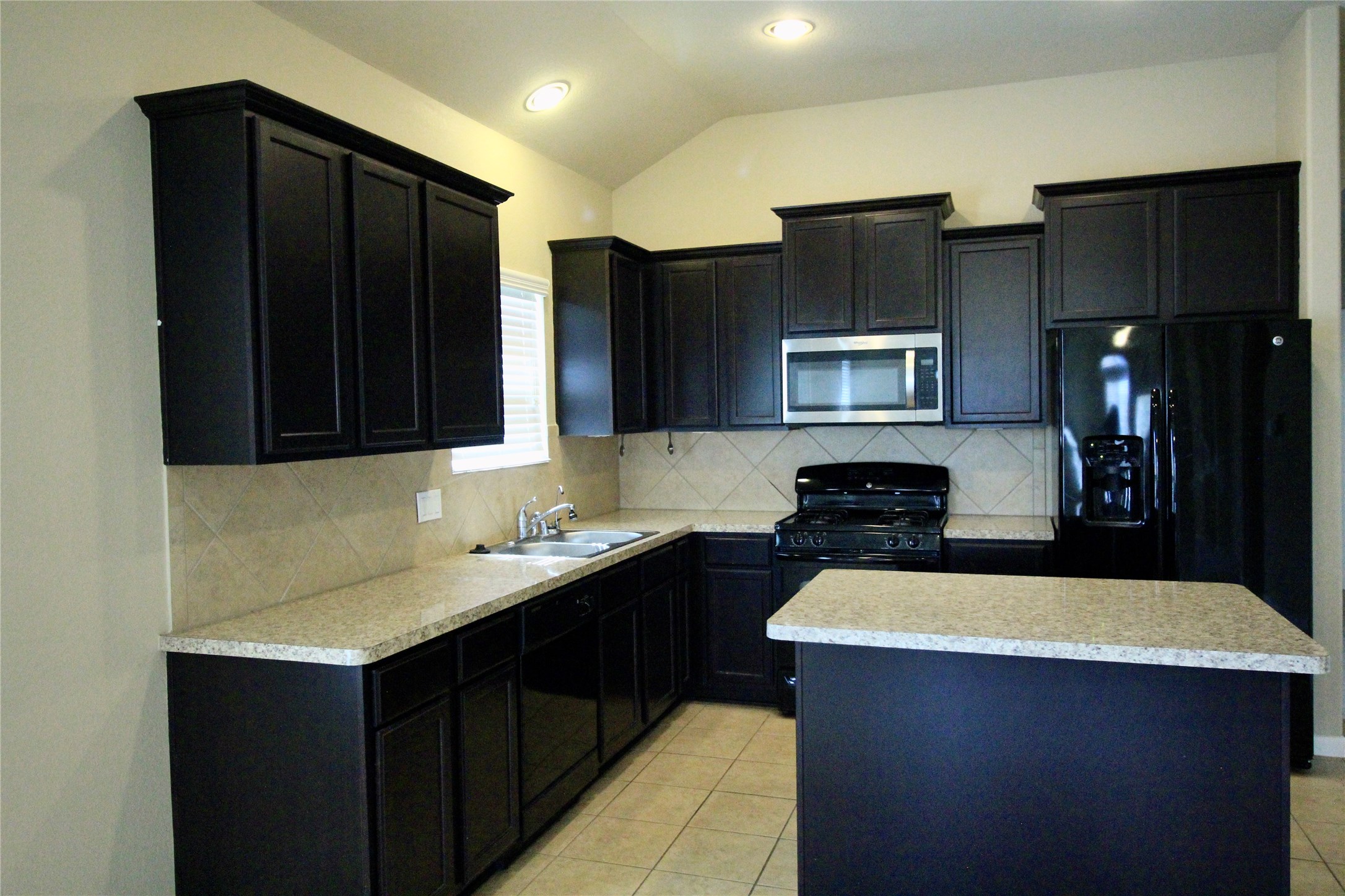 25311 Saddlebrook Ranch Drive Tomball, TX 77375 - Photo 8 of 30 Appliances included: Refrigerator, gas range stove, microwave and dishwasher.