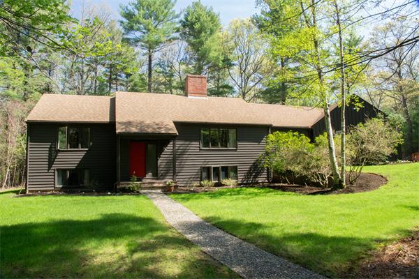 23 Alexandra Road Lynnfield, MA 01940 - Photo 1 of 21 Gallery Image 1