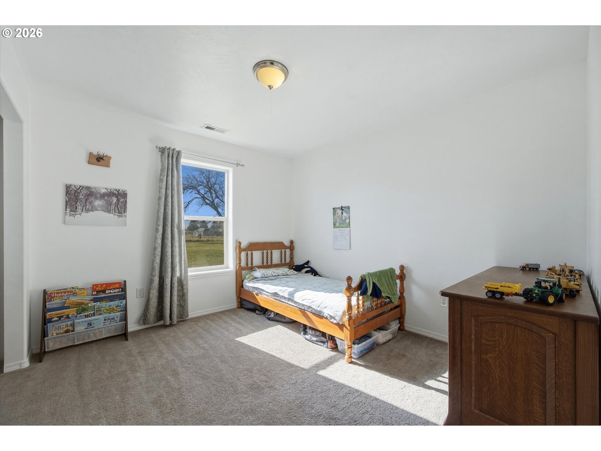 495 Second Street West Irrigon, OR 97844 - Photo 15 of 34 a bedroom with a bed and a window