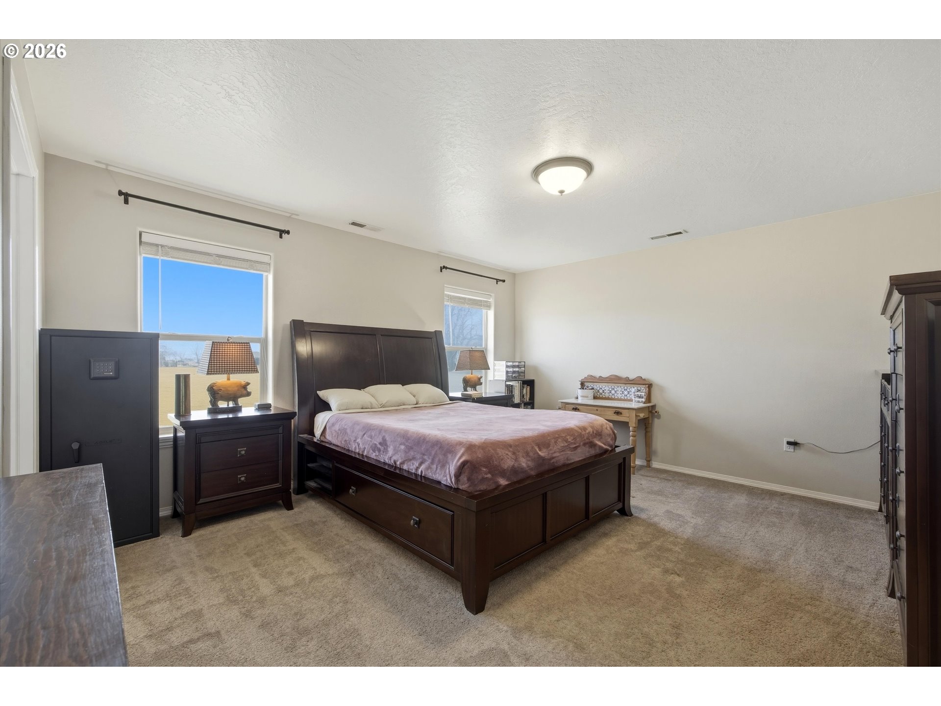 495 Second Street West Irrigon, OR 97844 - Photo 17 of 34 a spacious bedroom with a bed and wooden floor