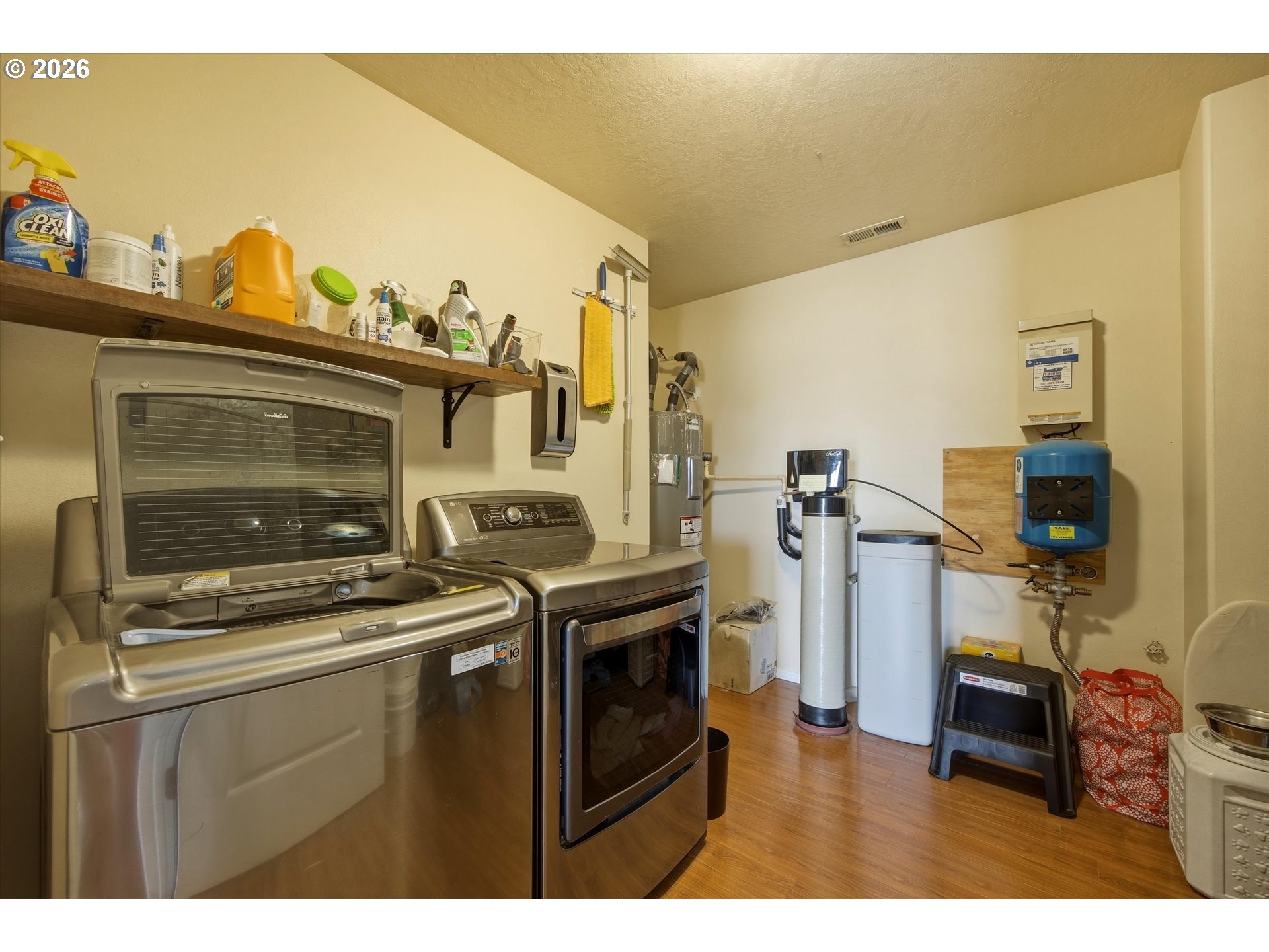 495 Second Street West Irrigon, OR 97844 - Photo 23 of 34 a kitchen that has a sink and a stove with wooden floor