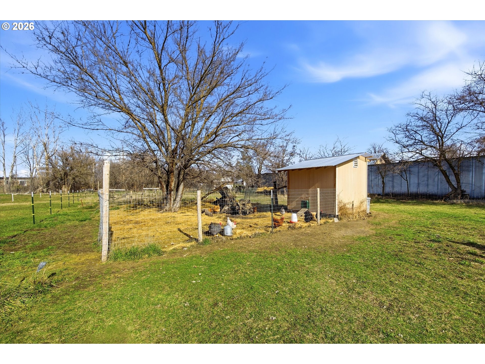 495 Second Street West Irrigon, OR 97844 - Photo 30 of 34 a backyard of a house with table and chairs
