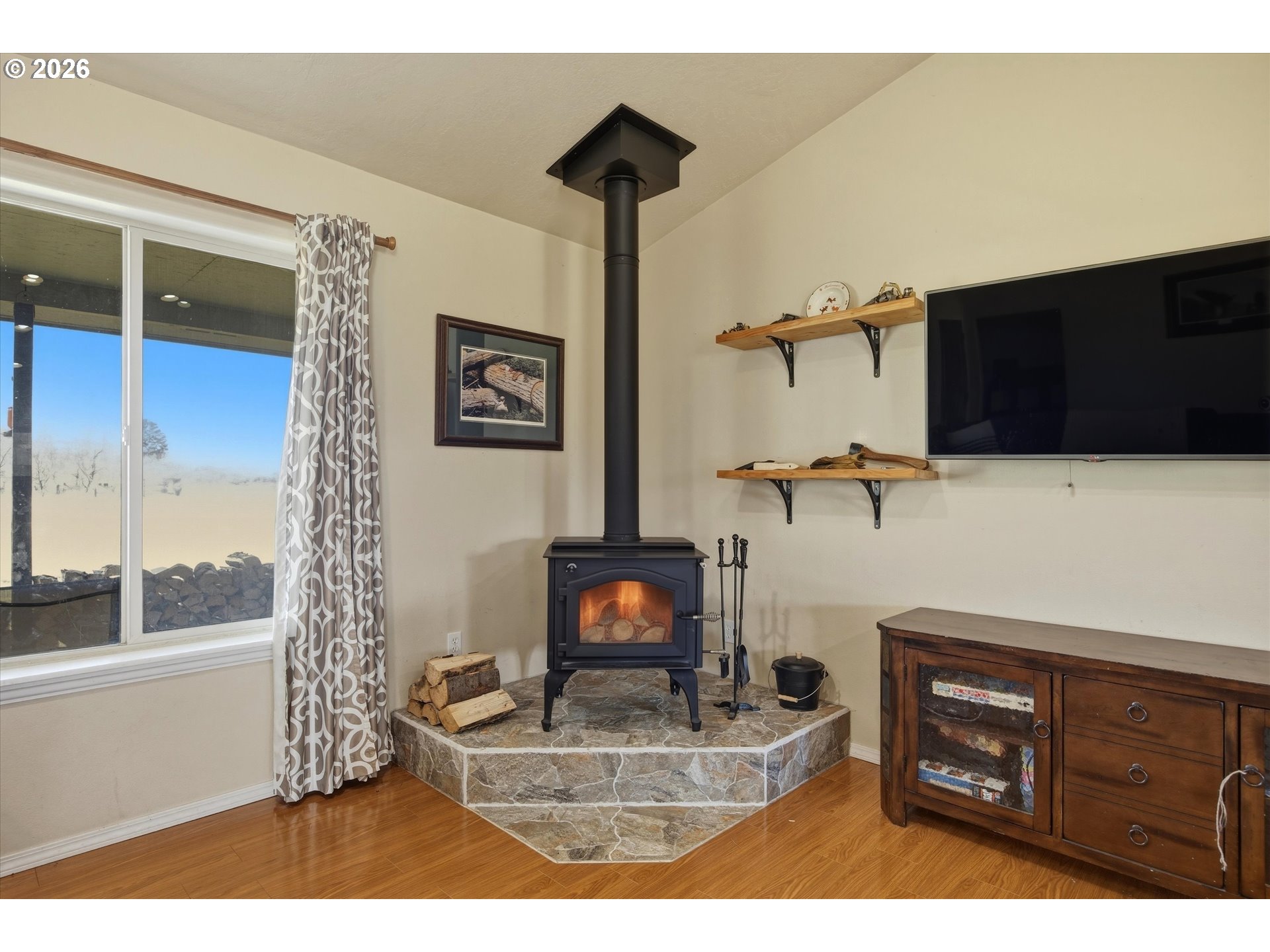 495 Second Street West Irrigon, OR 97844 - Photo 6 of 34 a bathroom with a sink and a mirror