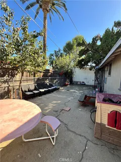 $1,049,000 | 6240 Hazeltine Avenue, Van Nuys, CA 91401