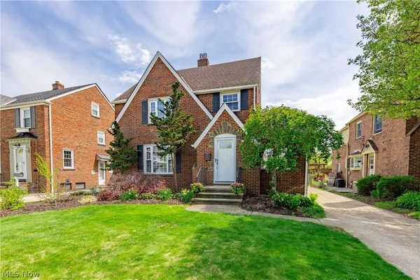$285,000 | 21130 Edgecliff Drive, Euclid, OH 44123